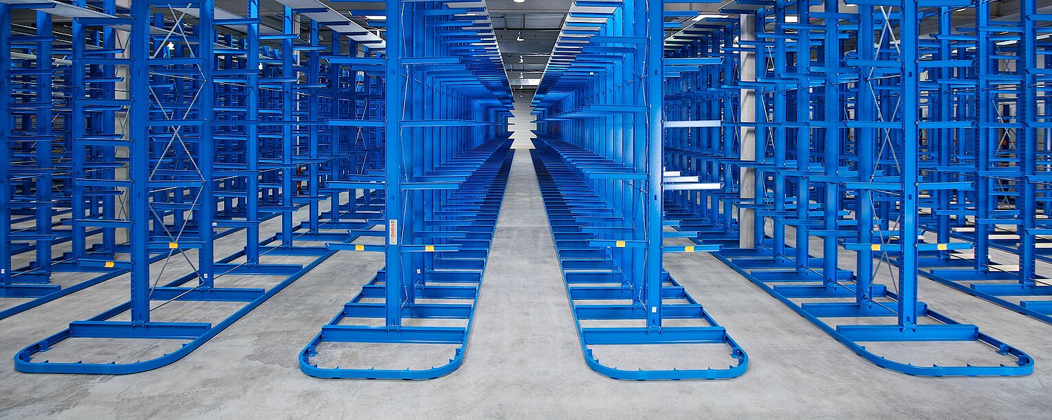 [Translate "Belgium (NL)"] [Translate "Niederlande"] Cantilever racking for narrow aisle