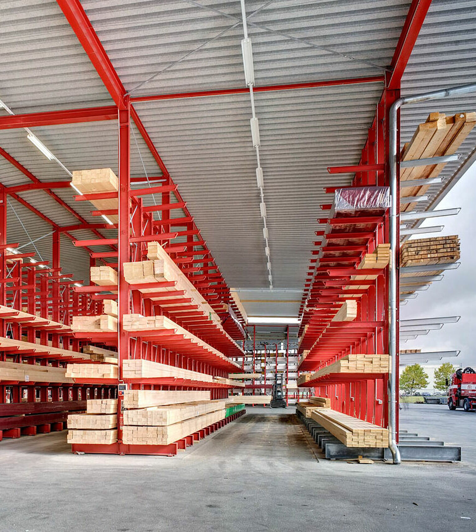 [Translate "Belgium (NL)"] [Translate "Niederlande"] Rack-clad warehouse Cantilever racking