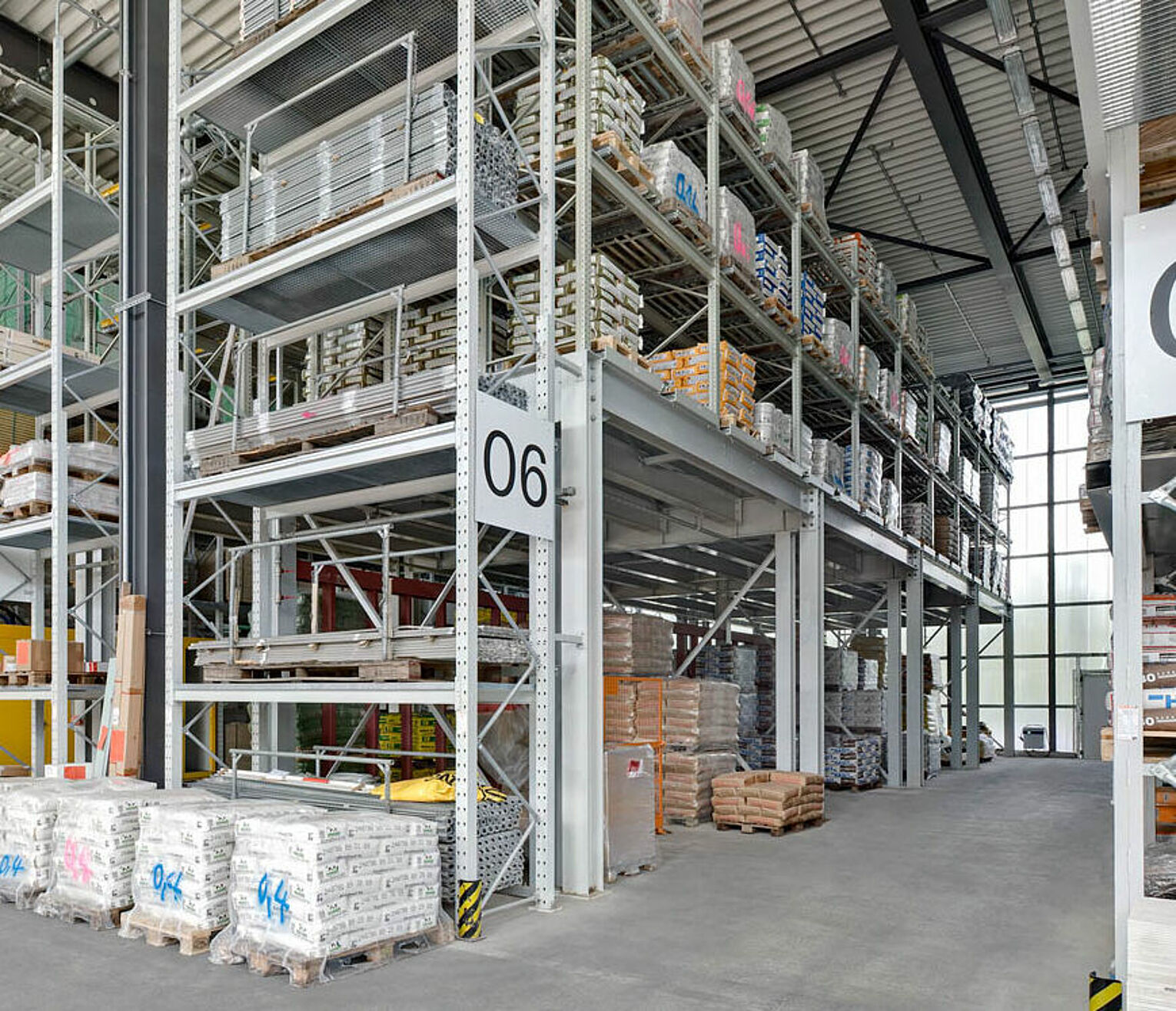 [Translate "Belgium (NL)"] [Translate "Niederlande"] Cantilever racking Multi-tier storage