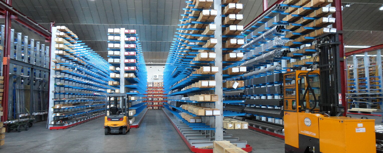 [Translate "Belgium (NL)"] [Translate "Niederlande"] Cantilever racking for narrow aisle