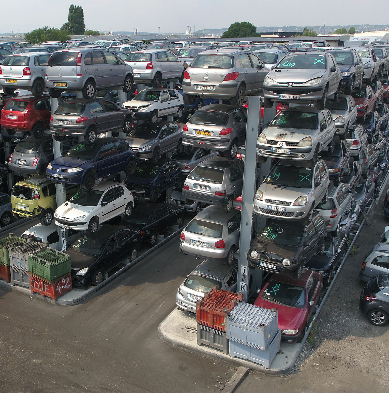 [Translate "Belgium (NL)"] [Translate "Niederlande"] Cantilever racking Car dismantler