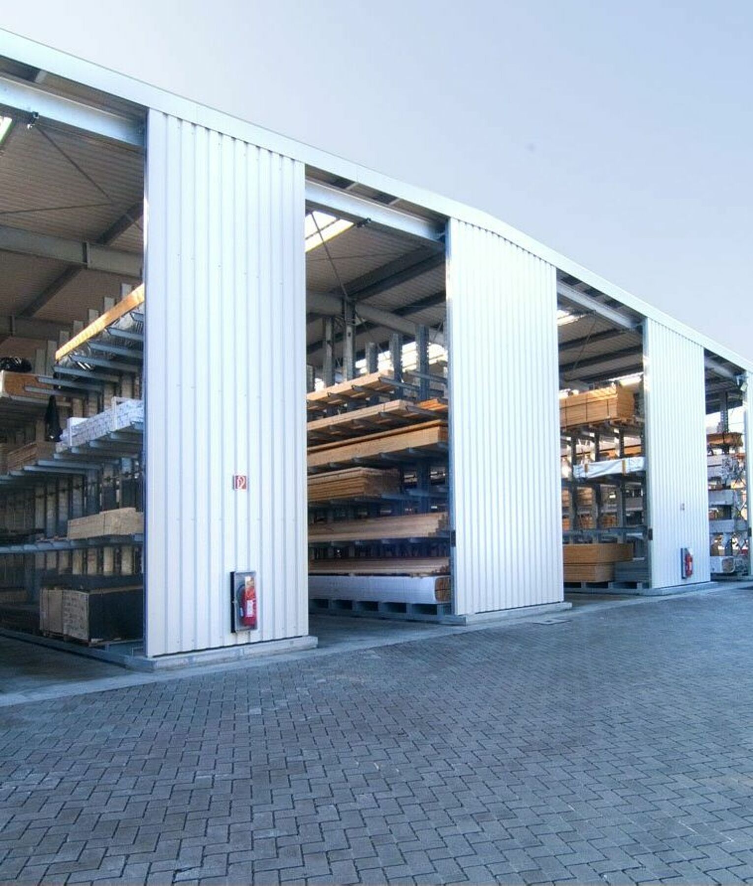 [Translate "Belgium (NL)"] [Translate "Niederlande"] Rack-clad warehouse Cantilever racking