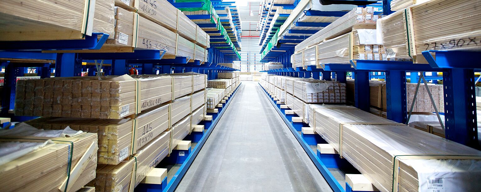 [Translate "Belgium (NL)"] [Translate "Niederlande"] Cantilever racking for narrow aisle