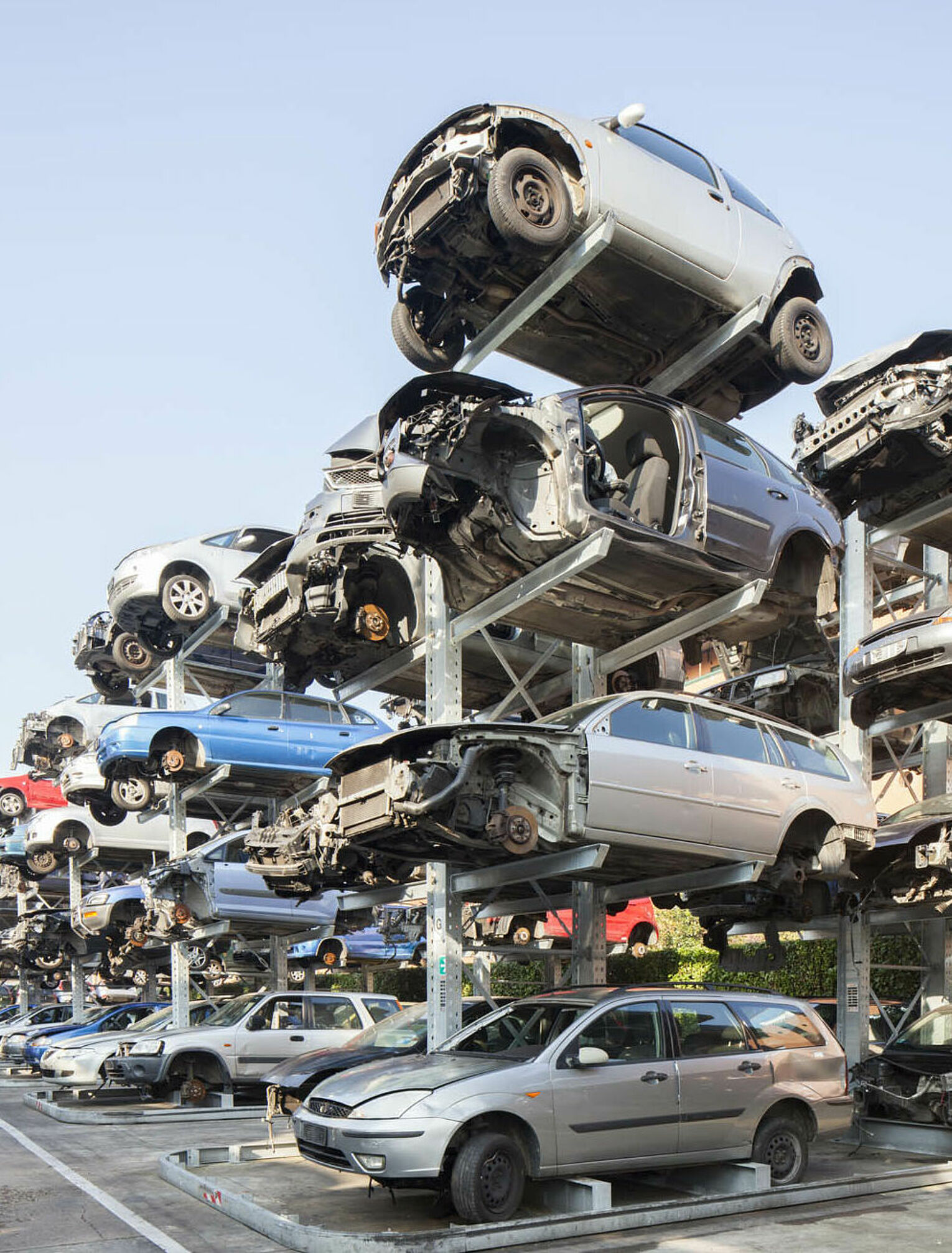 [Translate "Belgium (NL)"] [Translate "Niederlande"] Cantilever racking Car dismantler