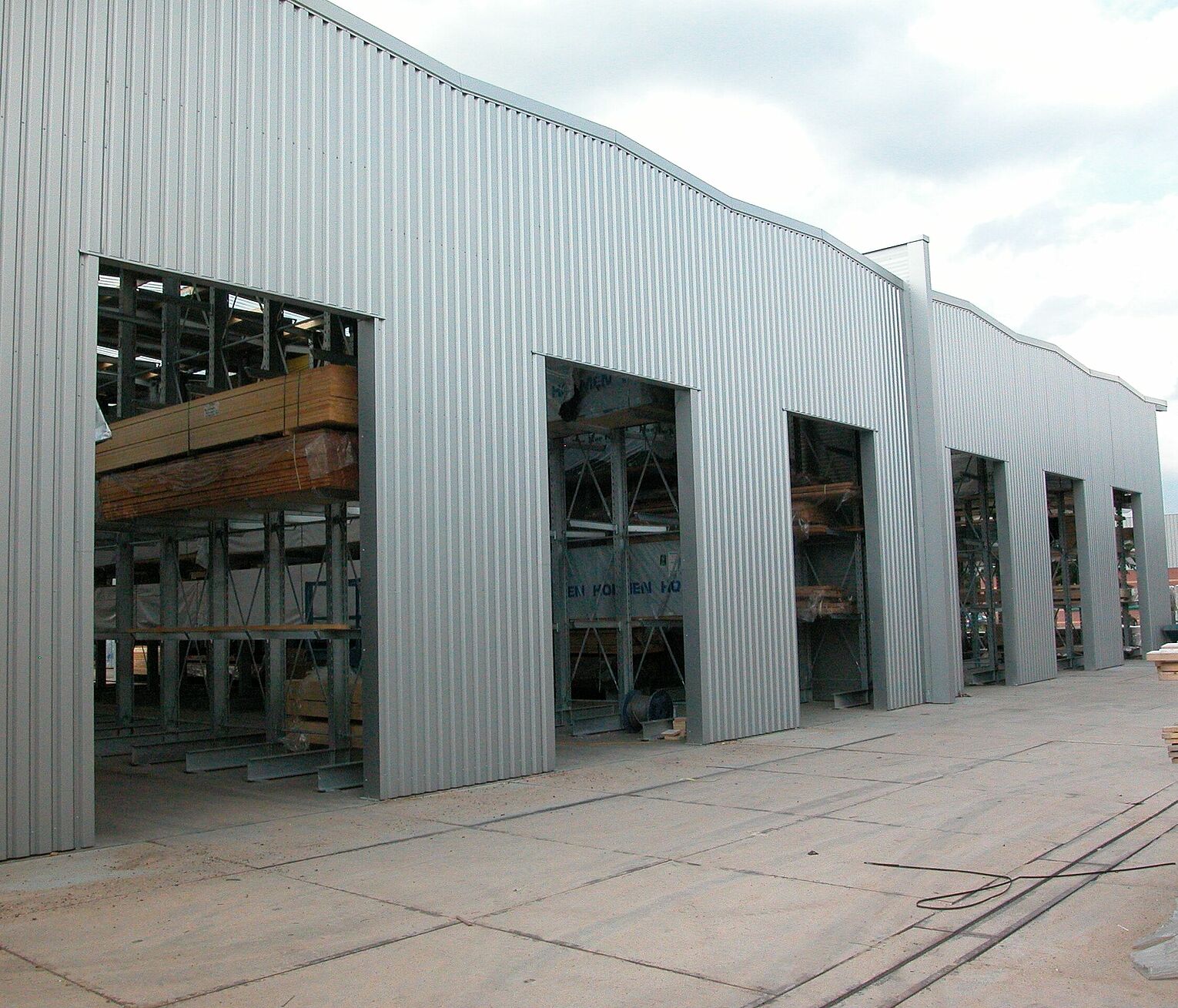 [Translate "Belgium (NL)"] [Translate "Niederlande"] Rack-clad warehouse Cantilever racking