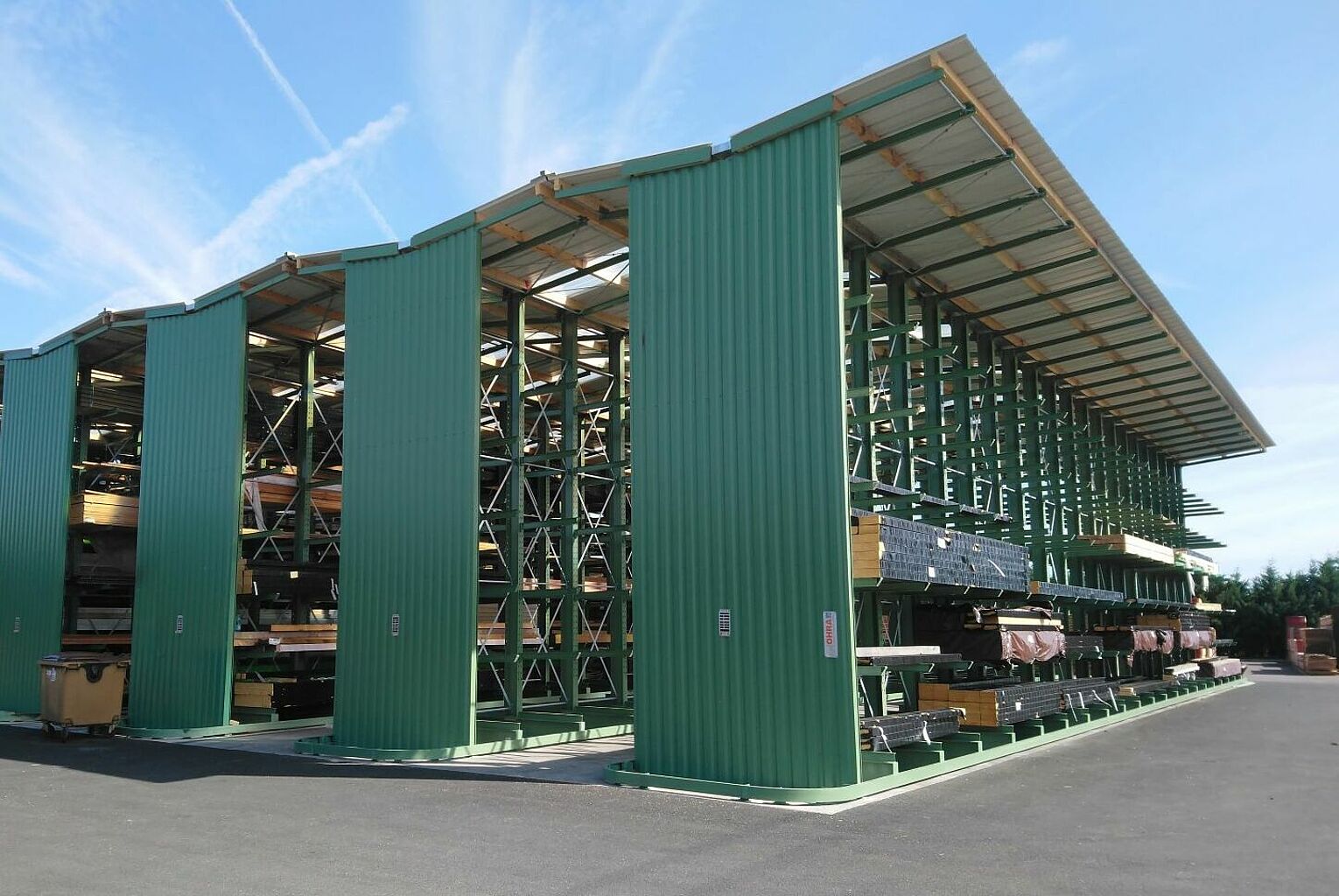 [Translate "Belgium (NL)"] [Translate "Niederlande"] Rack-clad warehouse Cantilever racking