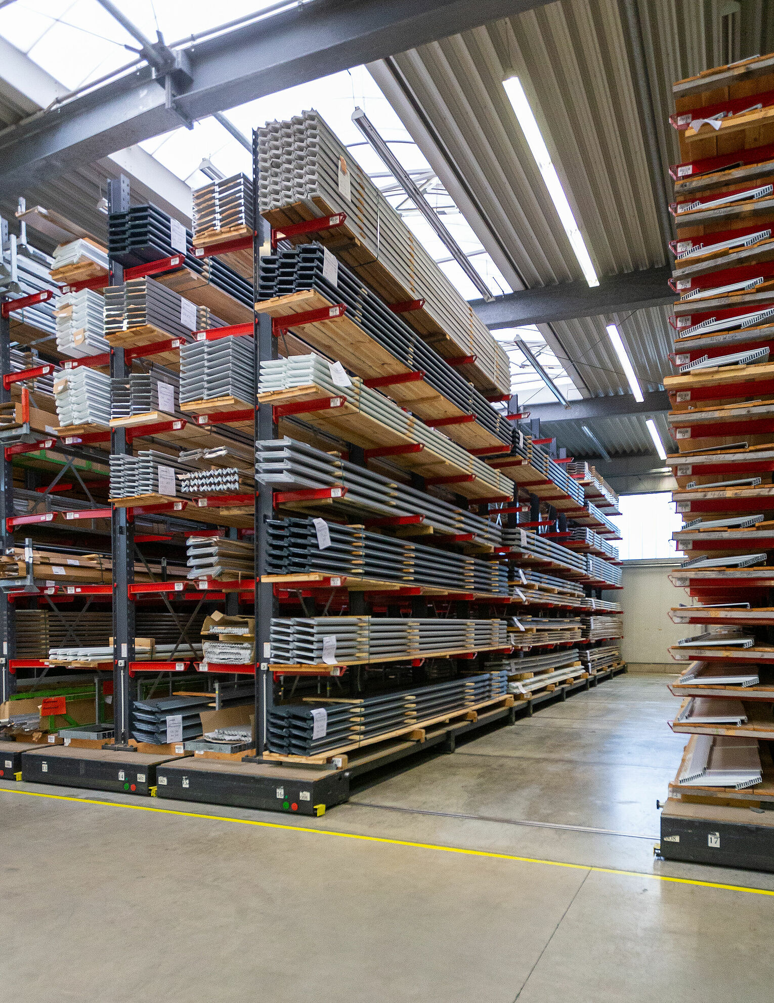 [Translate "Belgium (NL)"] [Translate "Niederlande"] Mobile cantilever racking