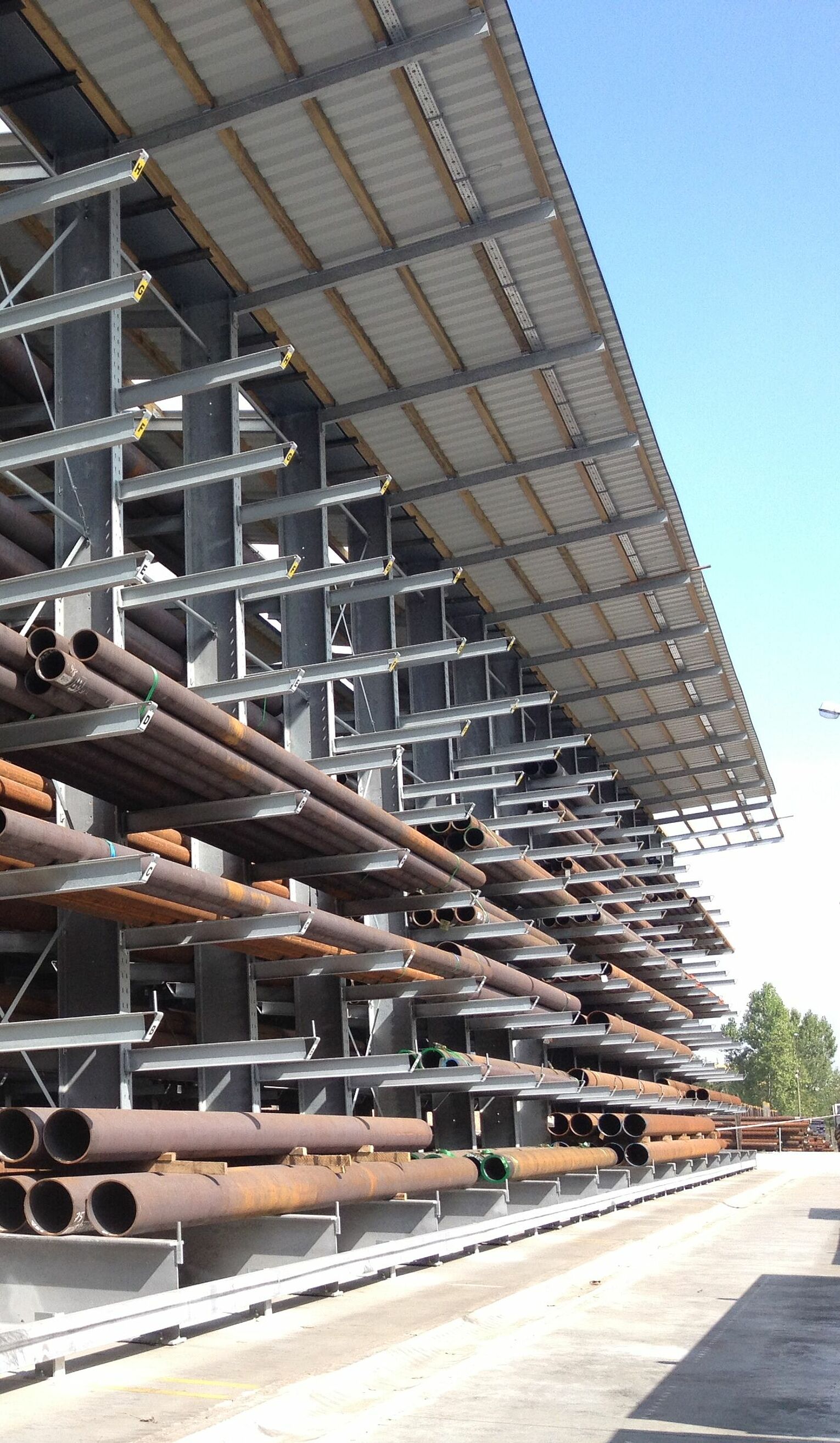 [Translate "Belgium (NL)"] [Translate "Niederlande"] Cantilever racking Yard racking