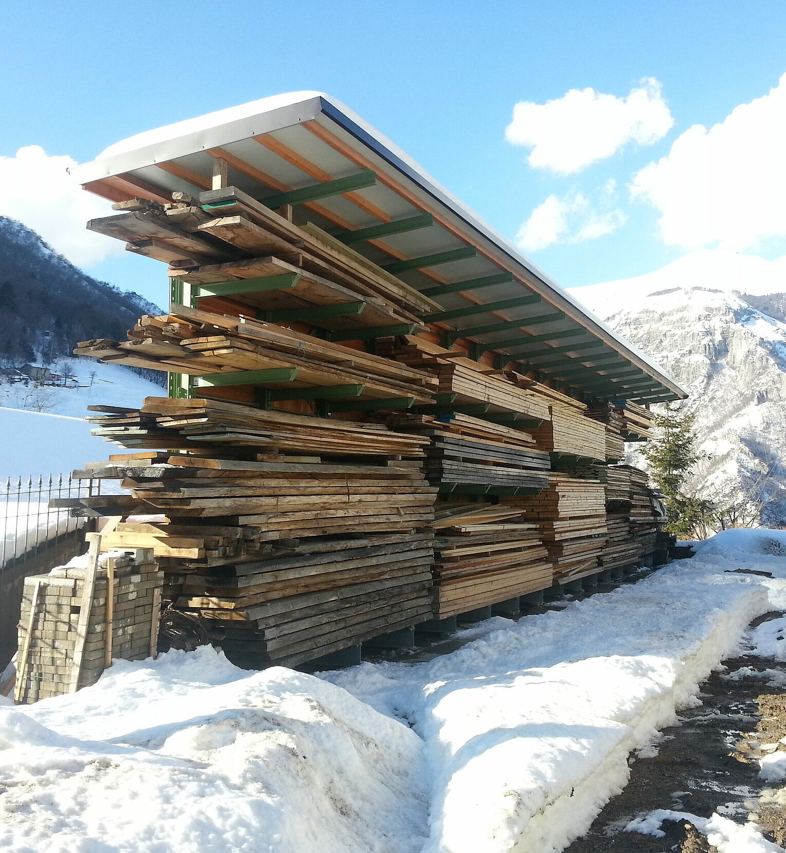 [Translate "Belgium (NL)"] [Translate "Niederlande"] Cantilever racking Yard racking