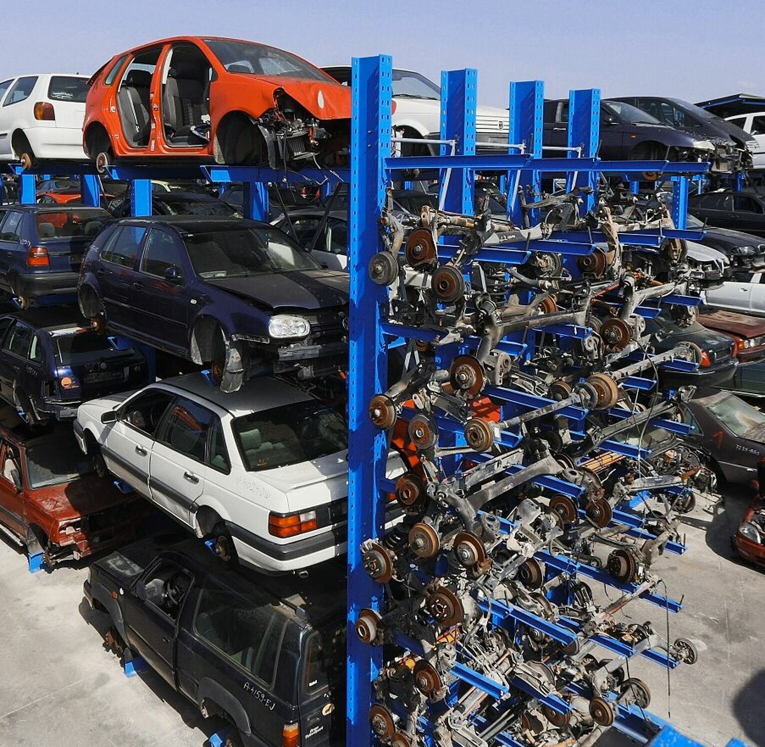 [Translate "Belgium (NL)"] [Translate "Niederlande"] Cantilever racking Car dismantler