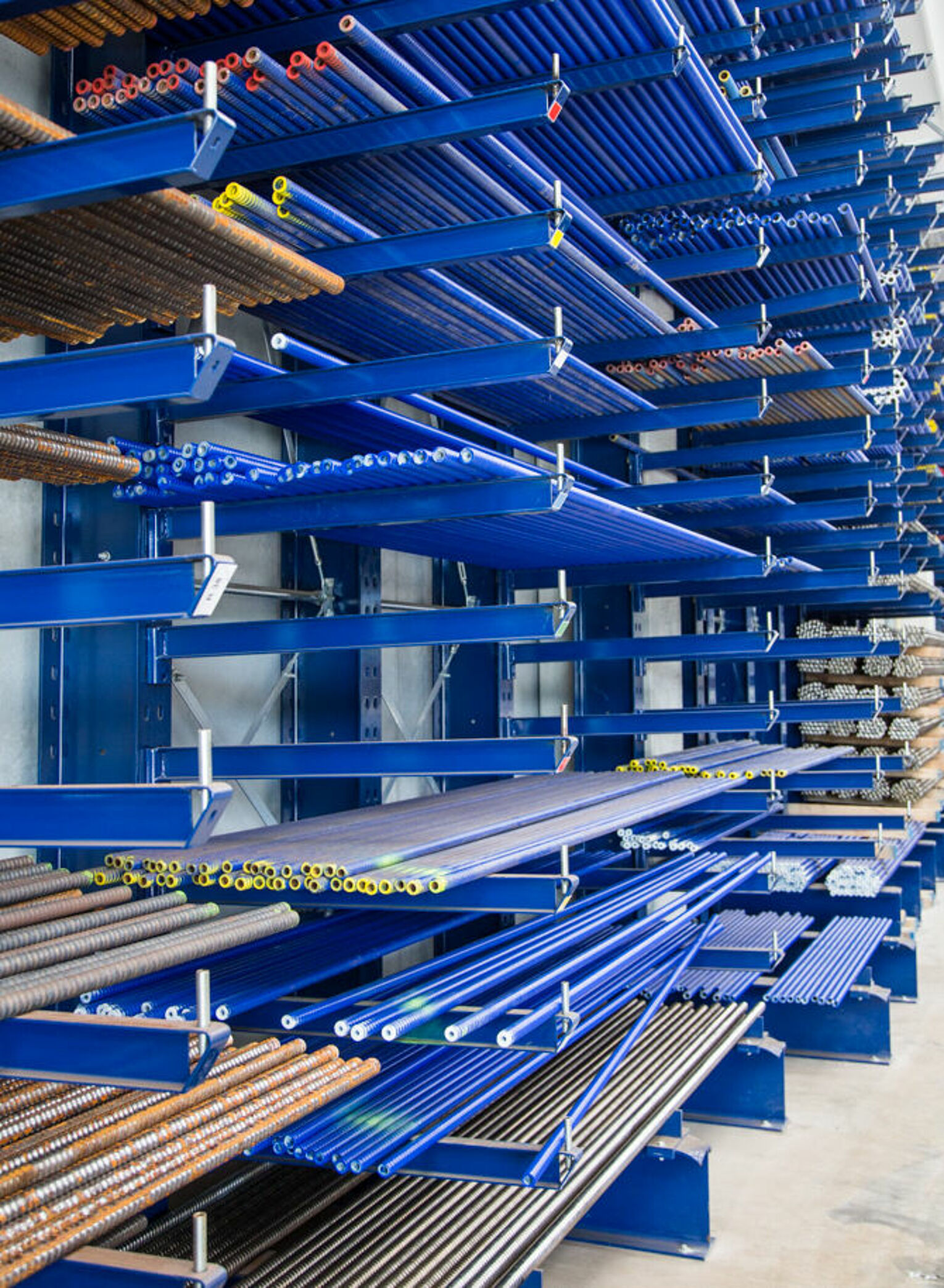 [Translate "Belgium (NL)"] [Translate "Niederlande"] Cantilever racking Industry solution