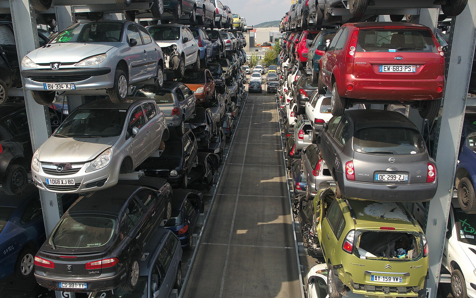 [Translate "Belgium (NL)"] [Translate "Niederlande"] Cantilever racking Car dismantler